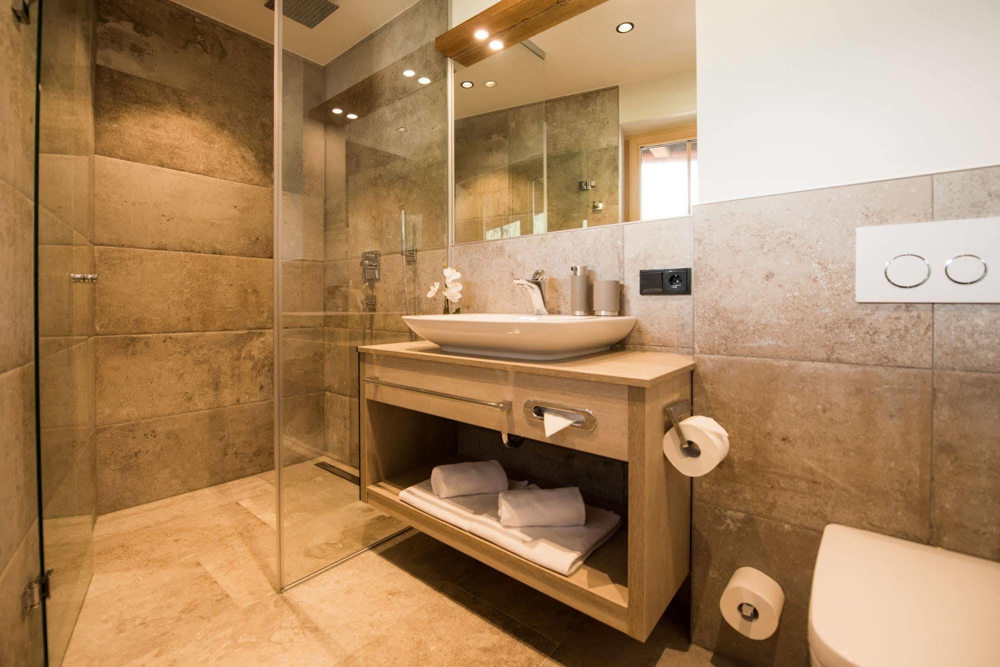 Pepi'S Suites - Lechtal Apartments Холцгау Екстериор снимка